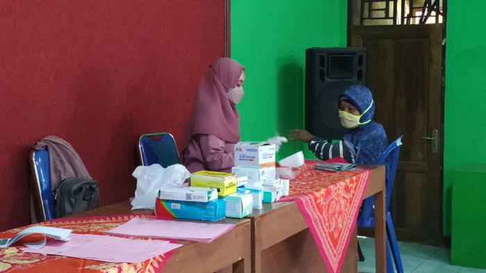 Rutinan Cek Kesehatan Lansia bersama Bidan dan Kader Kesehatan Desa 01