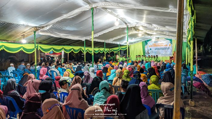 Meski diguyur hujan sejak sore hari, Peringatan Isra' Mi'raj Desa Clapar masih ramai dihadiri masyarakat 02